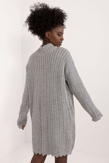 Robe pull grise à manches longues, style décontracté et confortable pour l'hiver, longueur midi.