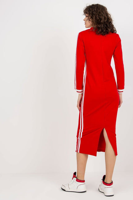 Robe rouge casual midi à manches longues et détail rayé pour un look quotidien tendance.