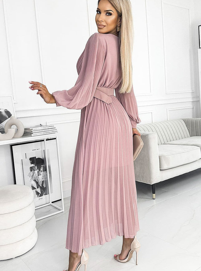 Robe soirée chic rose longue manches longues et plissée parfaite pour cocktail et événement élégant.