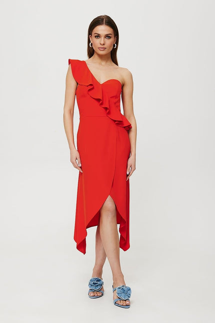 Robe rouge asymétrique sans manches pour soirée chic, style cocktail, longueur midi.