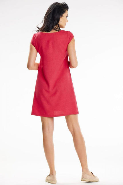 Robe rouge casual courte sans manches, idéale pour un look quotidien ou une sortie décontractée.