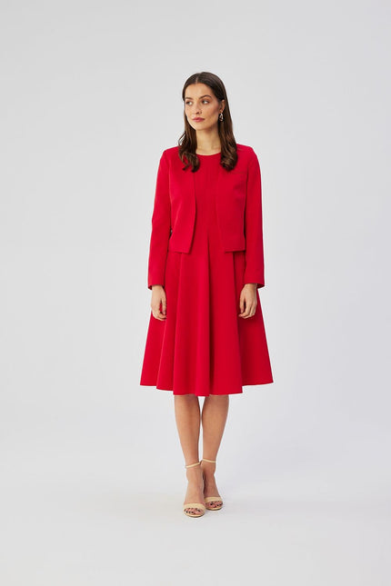 Robe rouge trapèze midi sans manches élégante pour cocktail, style chic et tendance, parfaite pour évènements festifs.