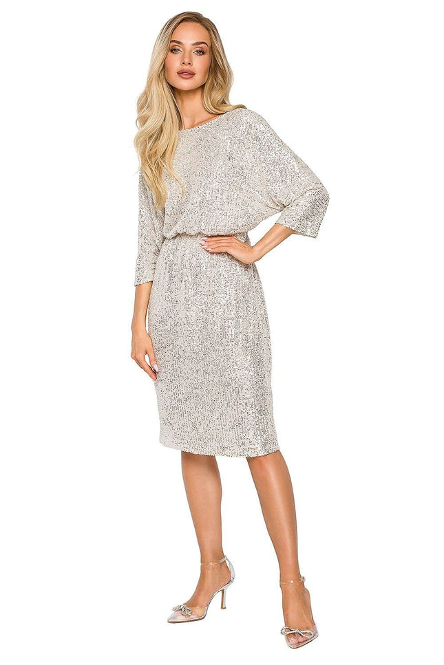 Robe de soirée pailletée dorée midi avec manches courtes, parfaite pour cocktail ou événement festif.