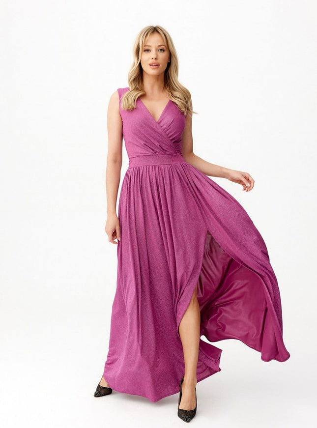 Robe violette longue de soirée avec paillettes et fente, idéale pour cocktail ou gala, silhouette élégante et chic.