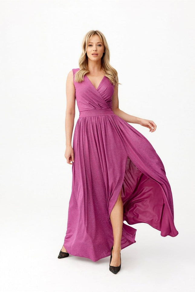 Robe violette longue de soirée avec paillettes et fente, idéale pour cocktail ou gala, silhouette élégante et chic.