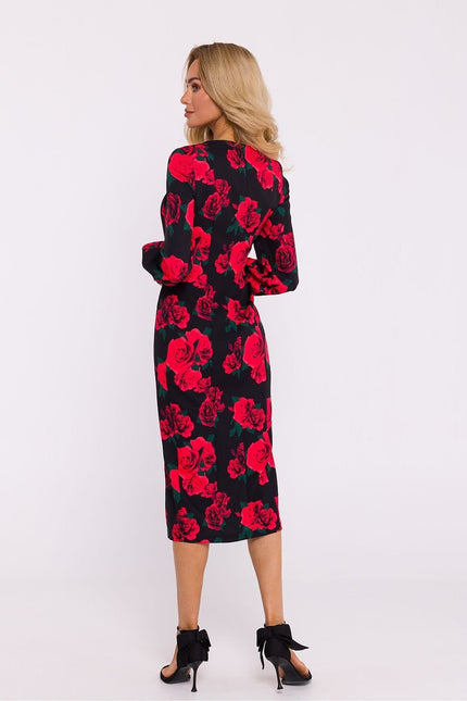 Robe noire à fleurs rouges style soirée chic, manches longues, longueur midi pour femme.