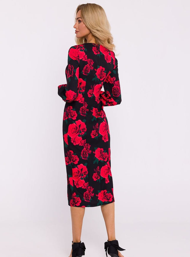 Robe noire à fleurs rouges style soirée chic, manches longues, longueur midi pour femme.