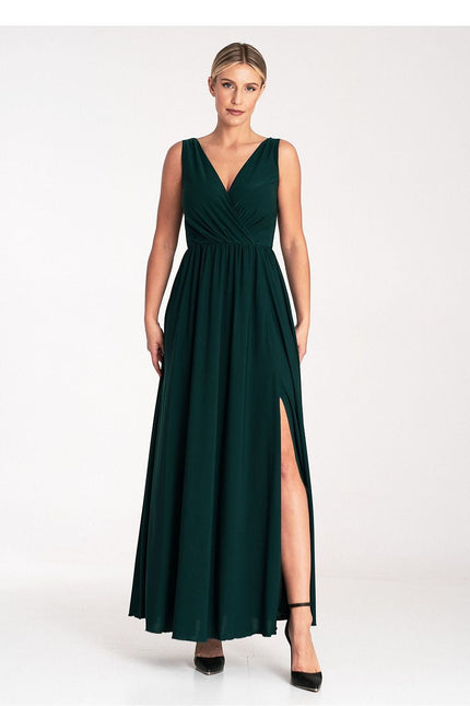 Robe verte élégante longue pour soirée chic avec fente, manches courtes et col en V.