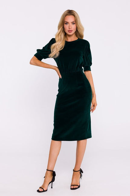 Robe soirée chic verte, midi moulante avec manches courtes, idéale pour cocktail ou gala.