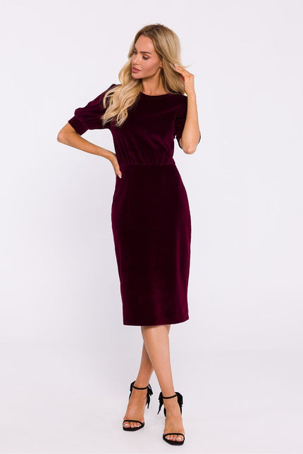 Robe de soirée midi bordeaux élégante avec manches courtes pour cocktail ou nouvel an, style chic et féminin.