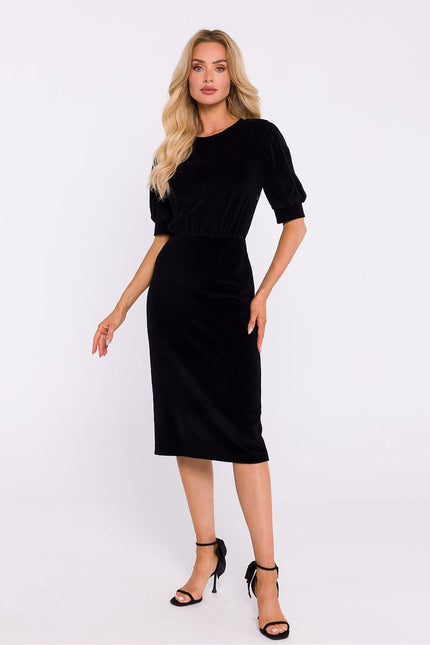 Robe noire midi soirée chic manches courtes pour cocktail ou événement élégant.