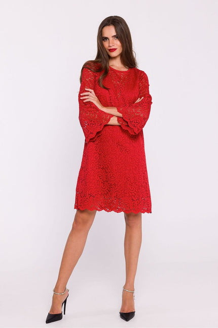 Robe rouge dentelle à manches longues et silhouette droite pour cocktail ou soirée, longueur midi.