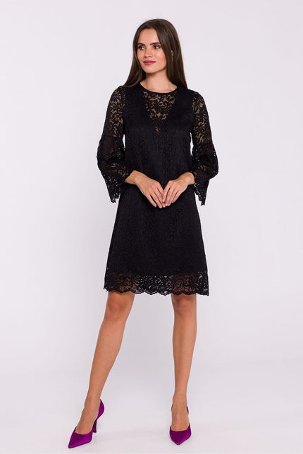 Robe noire en dentelle chic et élégante pour cocktail, longueur courte, manches longues.