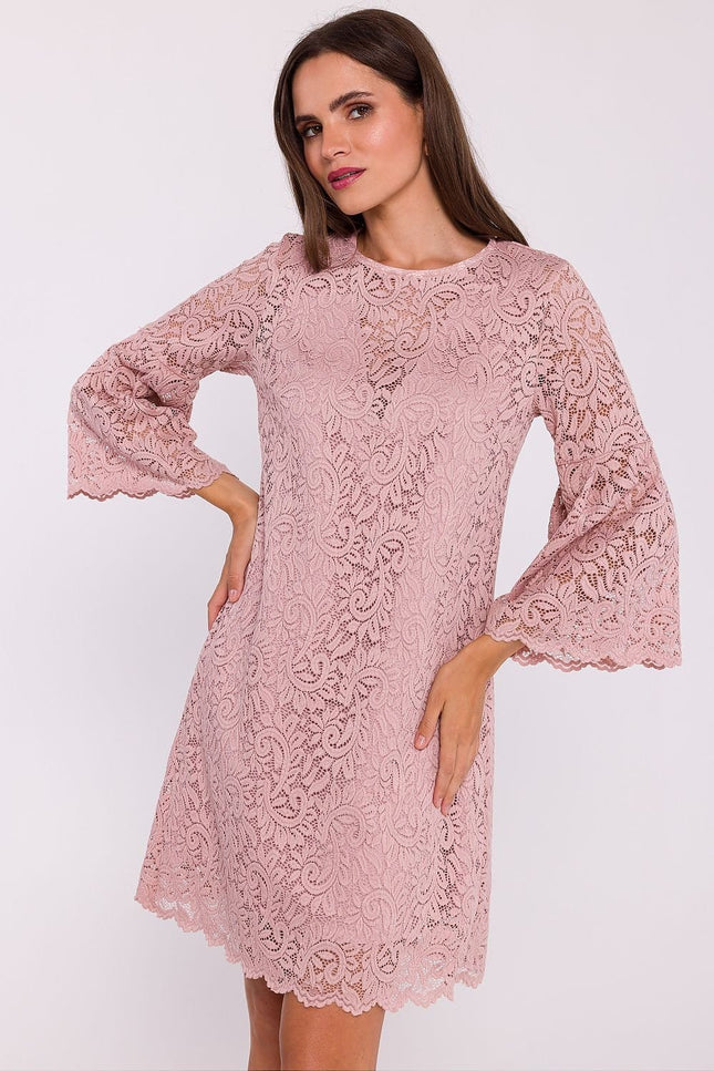 Robe cocktail dentelle rose manches longues midi pour soirée chic et élégante.