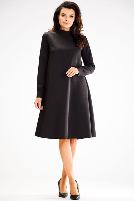 Robe de soirée pour femme enceinte noire, longueur midi, manches longues, trapèze, élégante pour événement spécial.