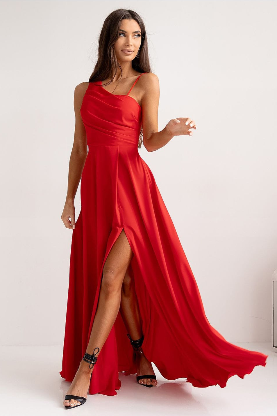 robe demoiselle d'honneur chic longue fendue champagne élégante pour mariage invité ou cérémonie