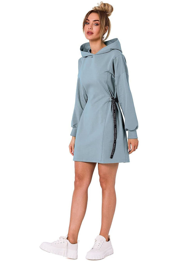 Robe pull bleue à manches longues et courte, parfaite pour un style casual ou une sortie décontractée en hiver.