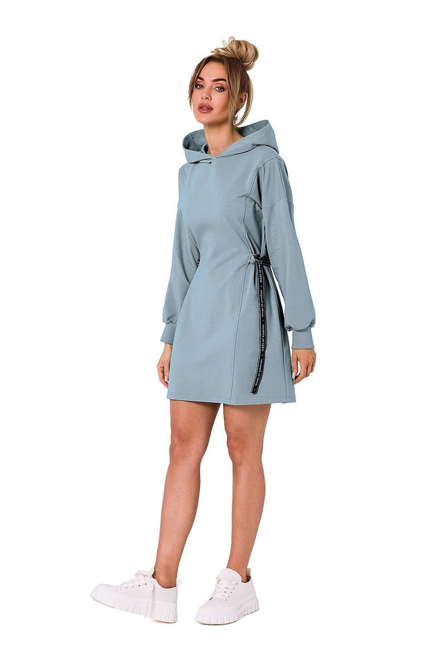 Robe pull bleue à manches longues et courte, parfaite pour un style casual ou une sortie décontractée en hiver.