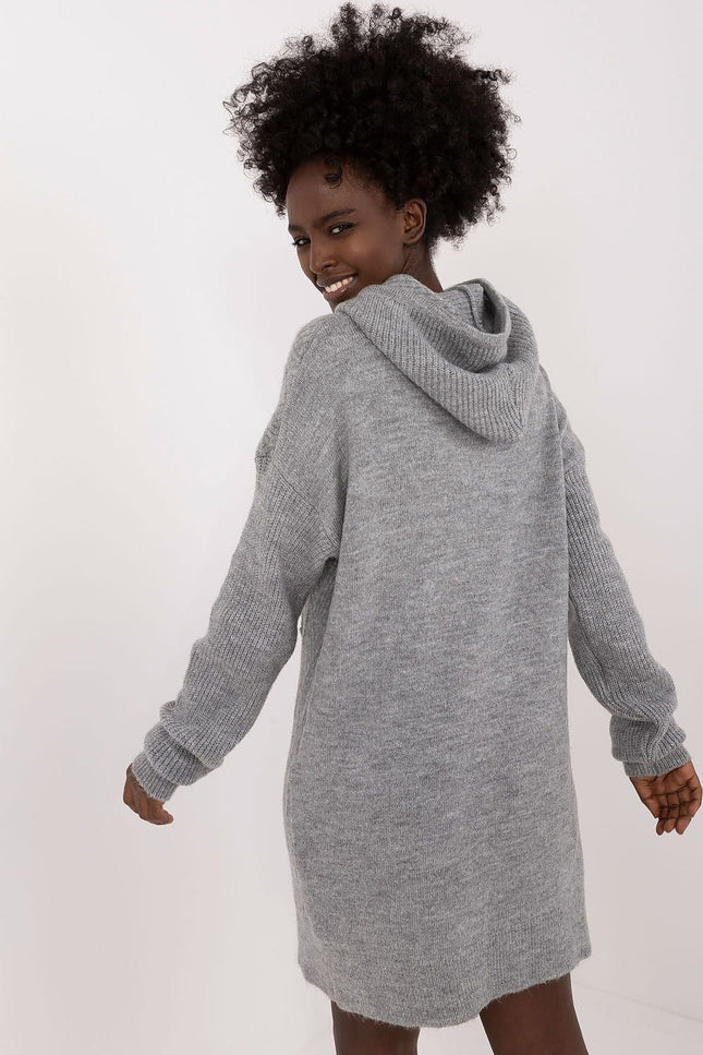 Robe pull grise casual mi-longue à manches longues et col roulé pour femme.