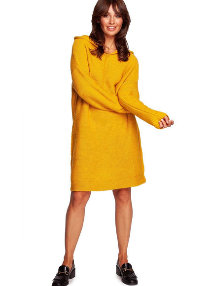 Robe pull jaune courte à manches longues idéale pour un look décontracté et confortable en automne ou en hiver.