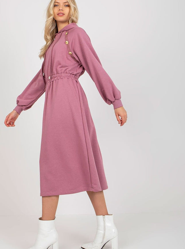 Robe midi rose casual avec manches longues et détails de boutons, idéale pour un style quotidien décontracté et tendance.