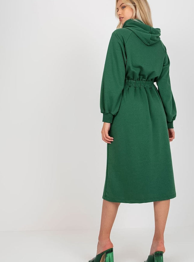 Robe verte casual midi à manches longues avec capuche pour un look décontracté.