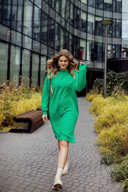 Robe casual verte midi à manches longues pour un look quotidien chic et confortable.