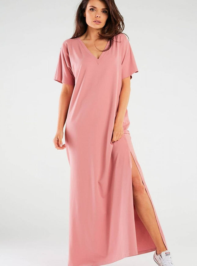 Robe T-shirt longue rose avec fente, style décontracté pour femme, manches courtes et col en V, idéale pour la plage ou une sortie d'été.