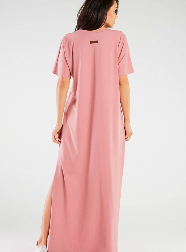 Robe t-shirt longue rose casual manches courtes pour été, confortable et fluide avec fente sur le côté, idéale pour la plage ou sorties quotidiennes.