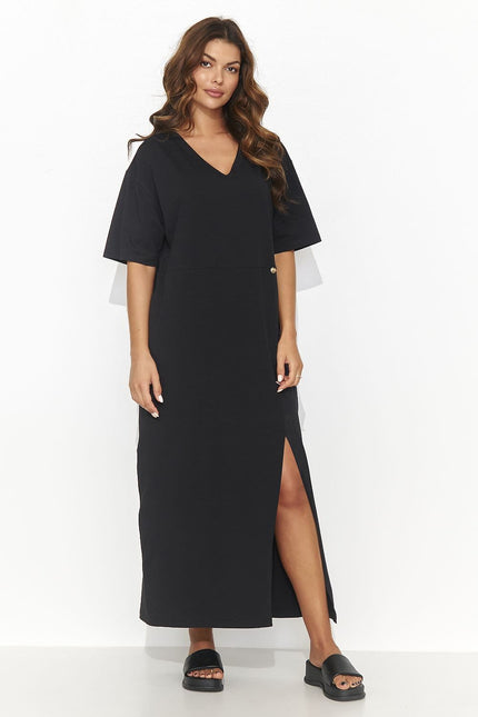 Robe noire élégante fendue midi à manches courtes pour cocktail ou soirée, silhouette droite et confortable.