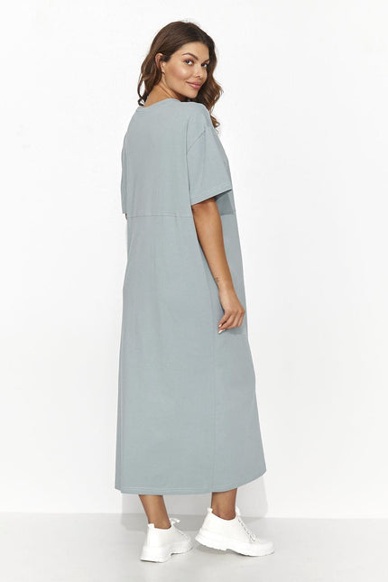 Robe vert sauge midi fendue casual avec manches courtes pour un style décontracté et confortable.