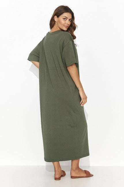 Robe verte midi fendue casual avec manches courtes pour un look décontracté et tendance.