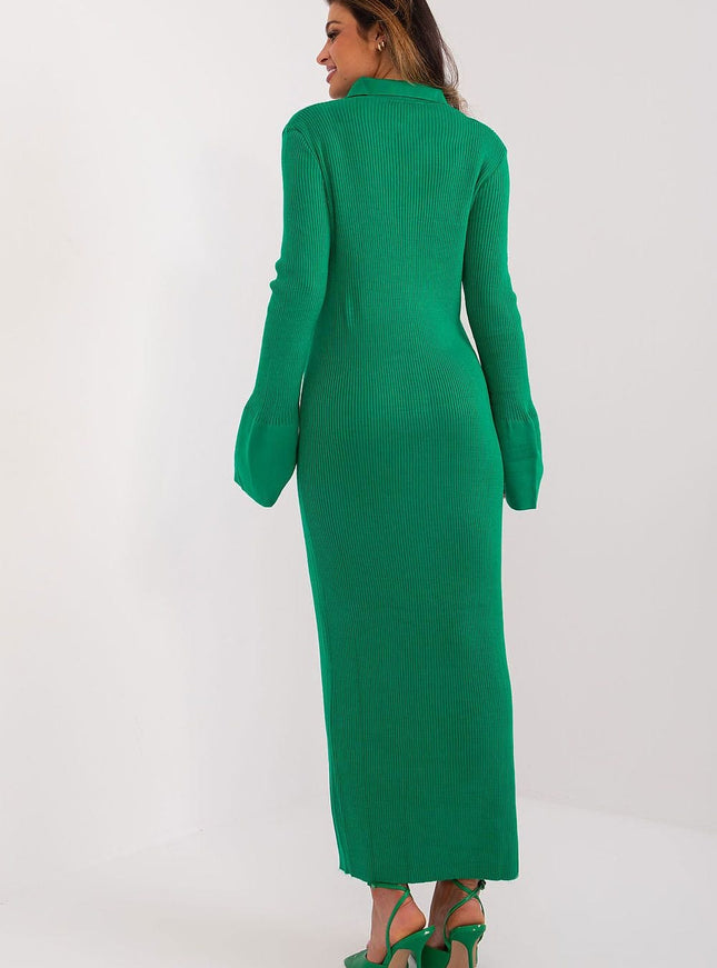 Robe verte longue fendue midi à manches longues pour cocktail ou soirée, style chic et élégante pour femme moderne.