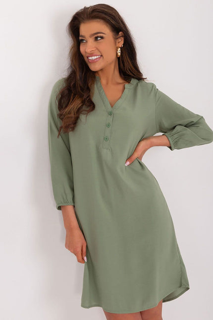 Robe verte casual à manches longues et coupe midi, style simple et confortable pour tous les jours.