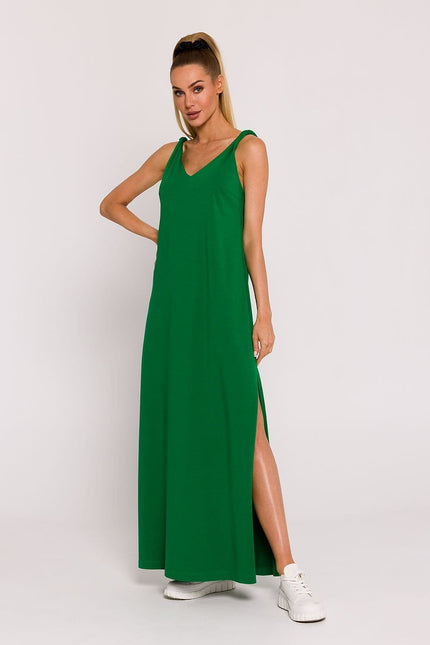 Robe verte longue simple sans manches pour soirée, col V, avec fente latérale, style élégant et fluide, idéale pour événements décontractés.