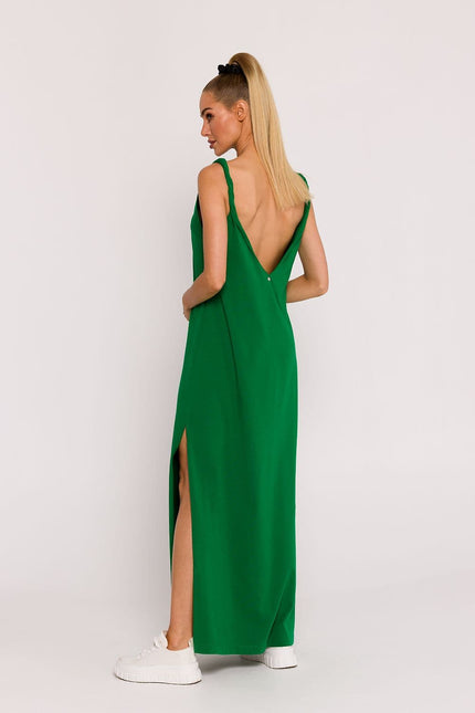 Robe verte longue sans manches pour soirée simple, avec décolleté en V et fente latérale, élégante et fluide pour femme moderne.