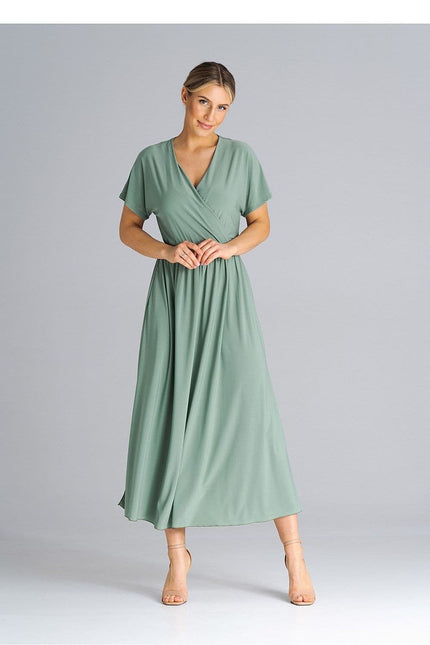 Robe verte midi chic avec manches courtes, idéale pour cocktail ou soirée habillée.