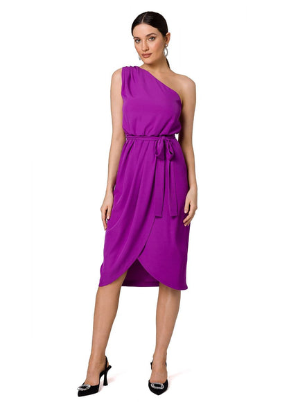 Robe cocktail violette midi sans manches style chic et élégant pour événements formels et soirées.