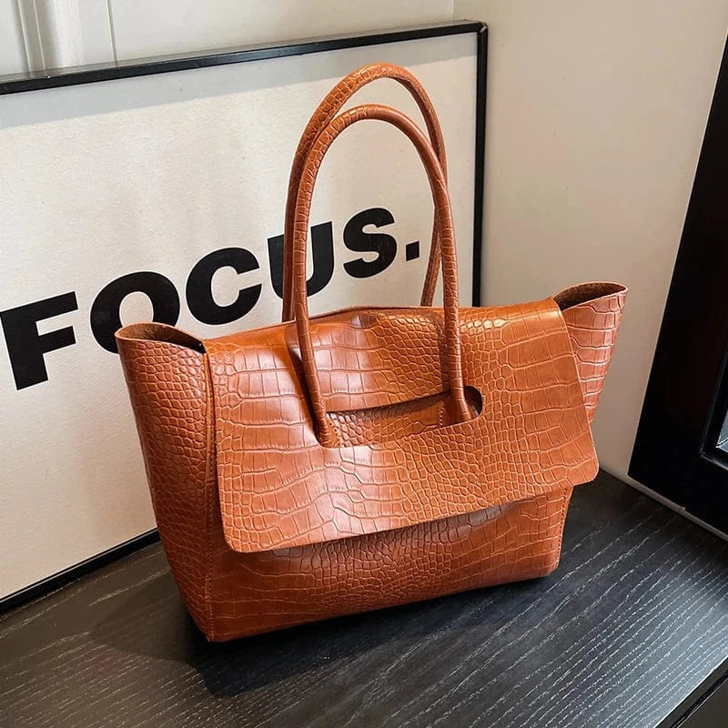 sac à main marron clair style crocodile chic pour soirée élégante ou mariage invité vintage